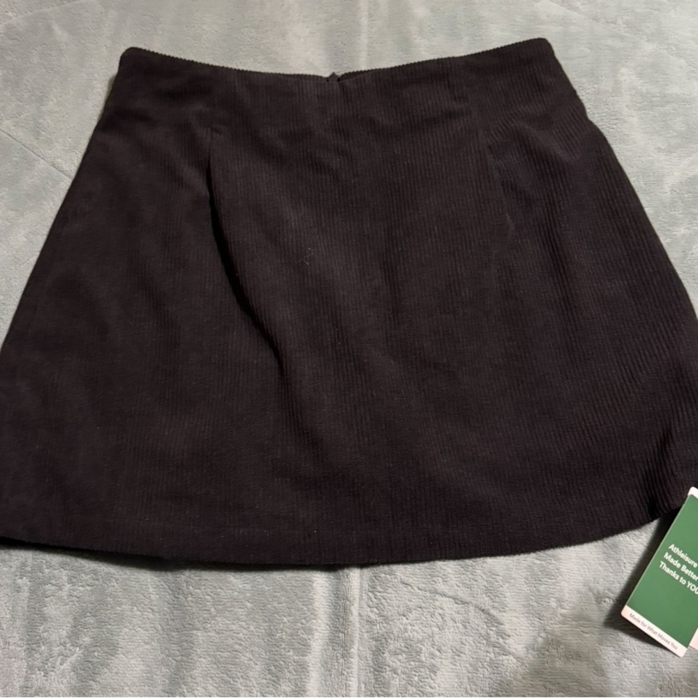 BRAND NEW Halara Classic Black Skirt